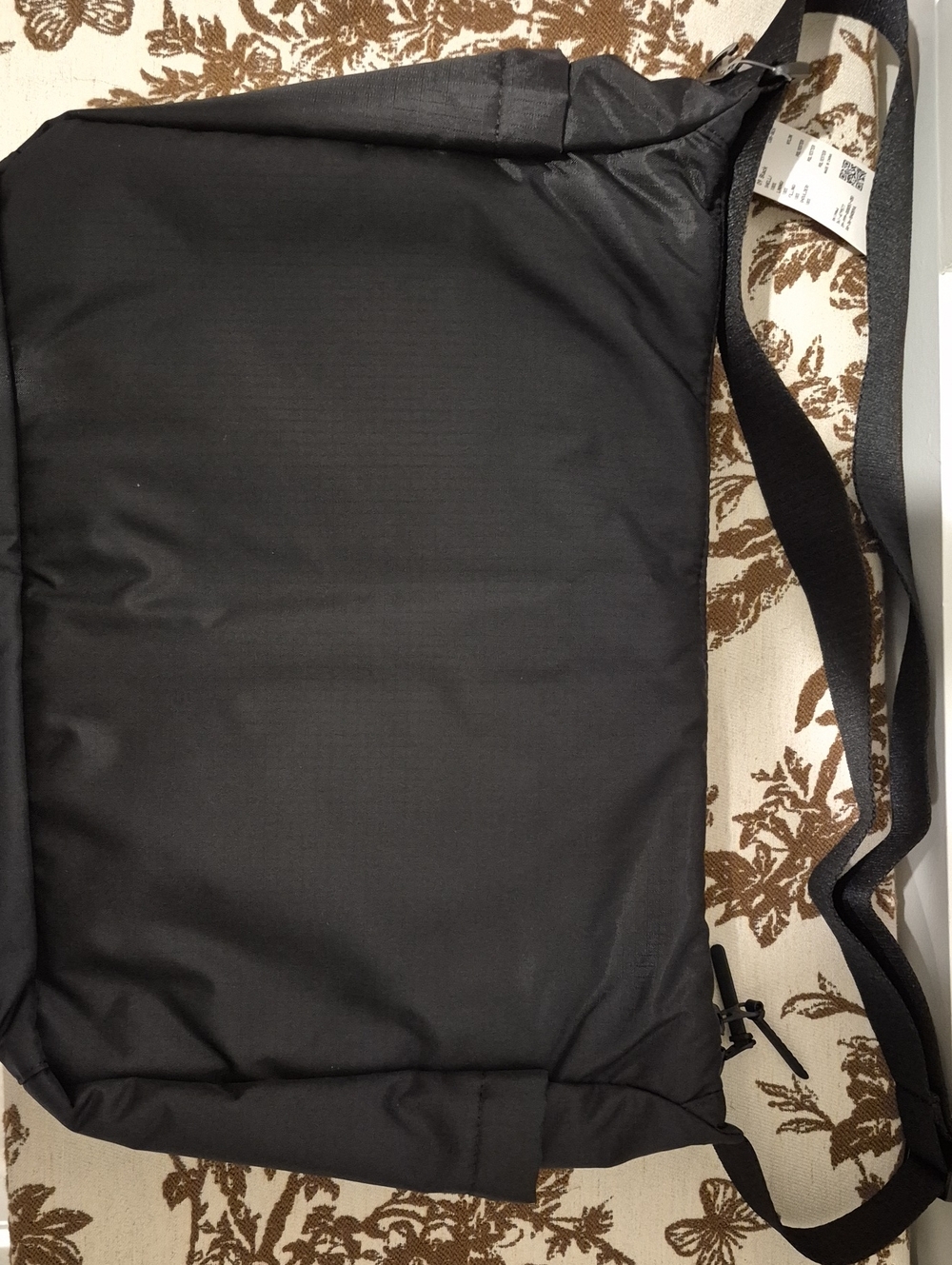 Nwt UNIQLO Black Nylon Shoulder Bag with Multiple Pockets - Picture 6 of 8